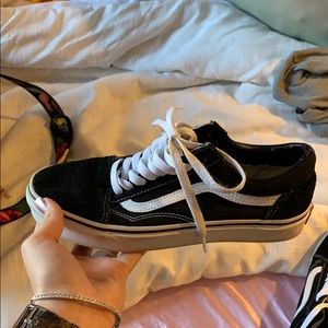 Black/white Old Skool women’s vans